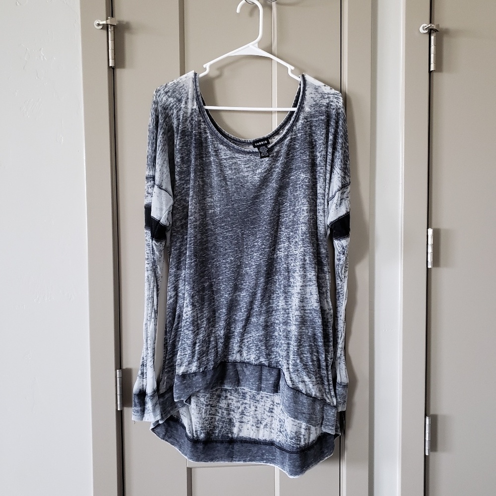 Torrid long sleeved top, great condition! 1x